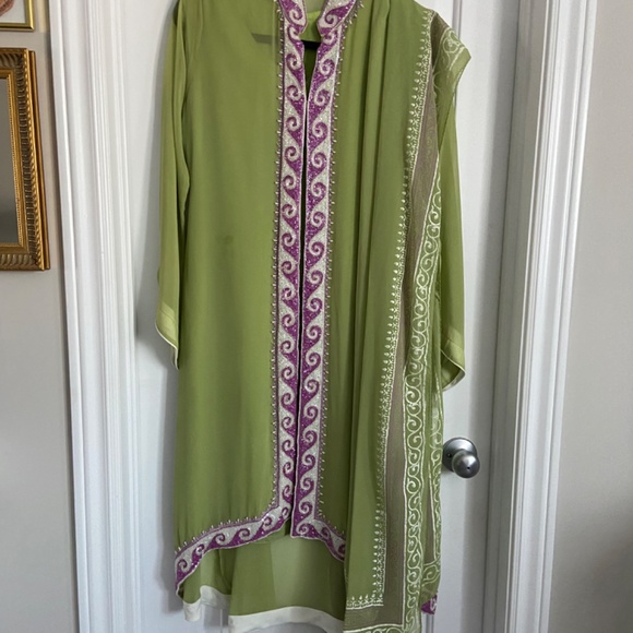 Like new Beaded Pakistani Kameez Tunic & Dupatta - Picture 4 of 7